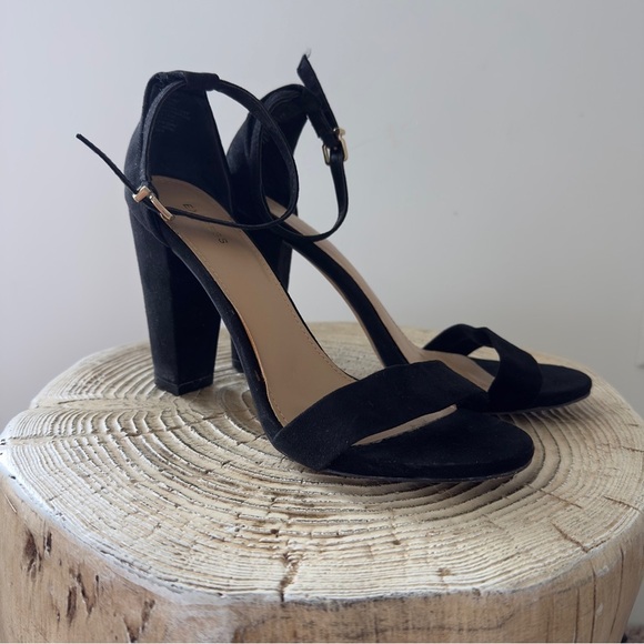 Express Black Suede Block Women's Heel Sandals Size 8 - Picture 12 of 12